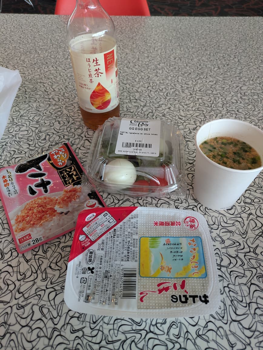 カバナベイのフードコートで食べた日本食。旅終盤の日本食チャージ